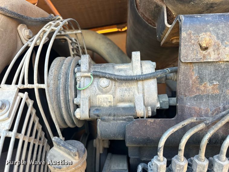 image for item EJ5004 2000 Case 821C loader