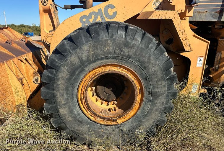 image for item EJ5004 2000 Case 821C loader