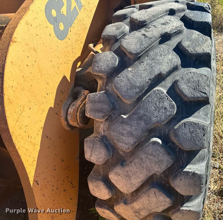 image for item EJ5004 2000 Case 821C loader