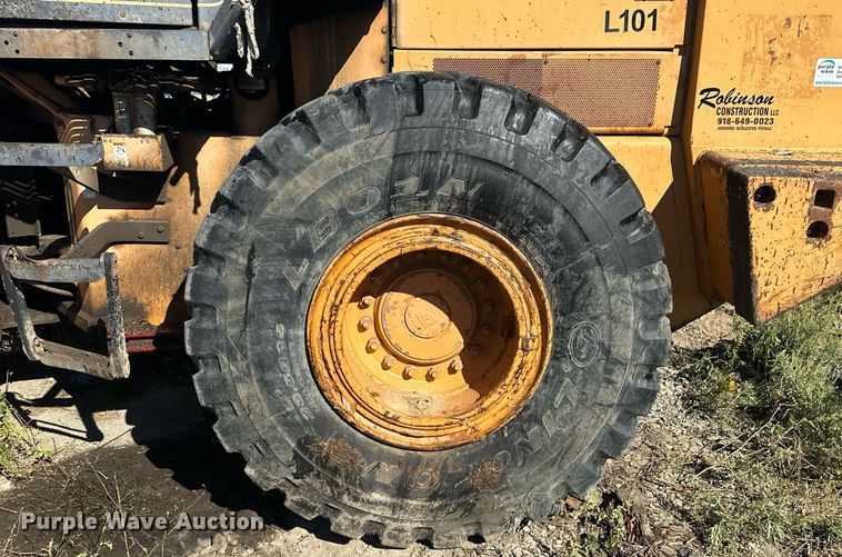 image for item EJ5004 2000 Case 821C loader