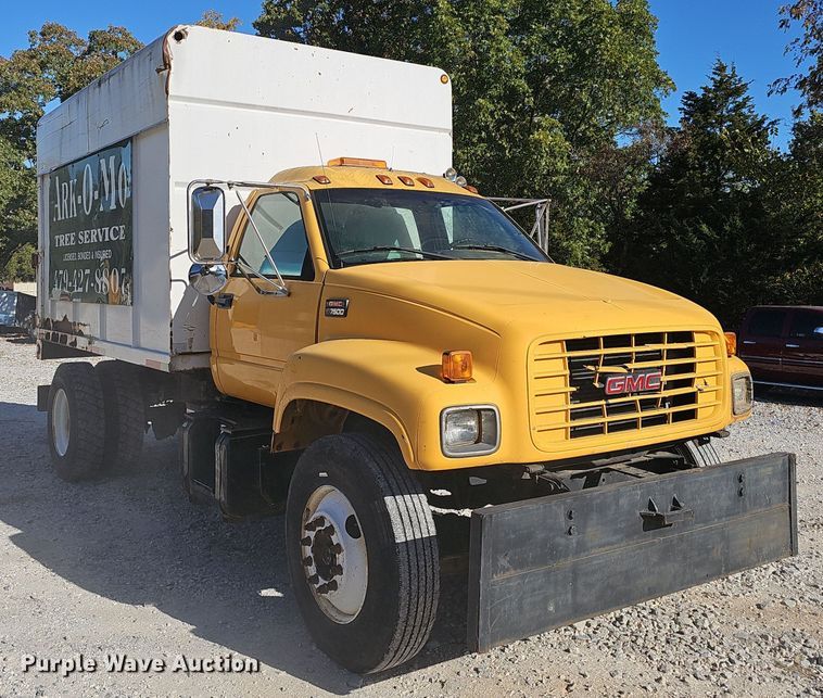 image for item EK0961 1999 GMC 7500 chipper truck