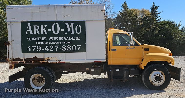 image for item EK0961 1999 GMC 7500 chipper truck