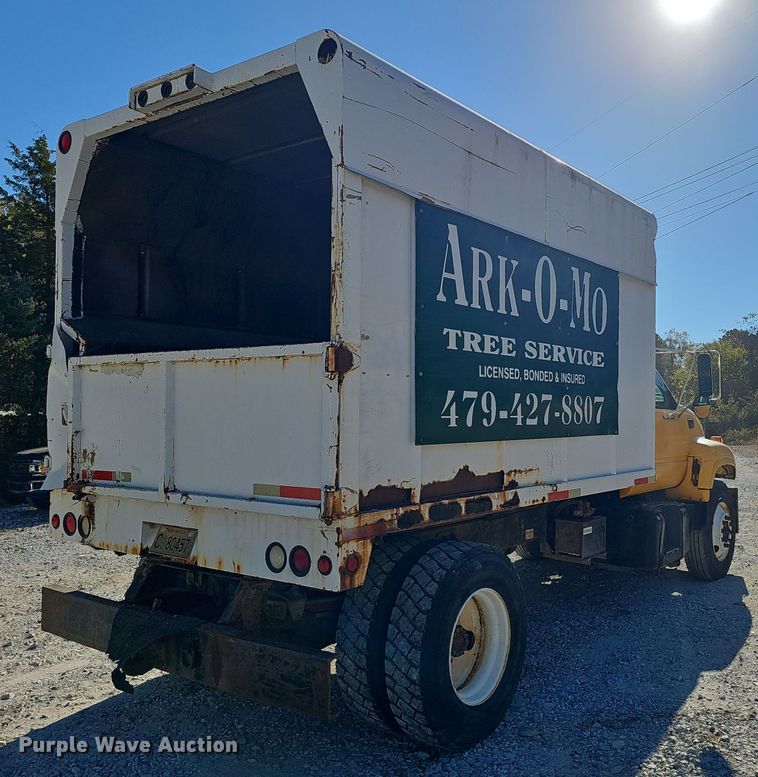 image for item EK0961 1999 GMC 7500 chipper truck