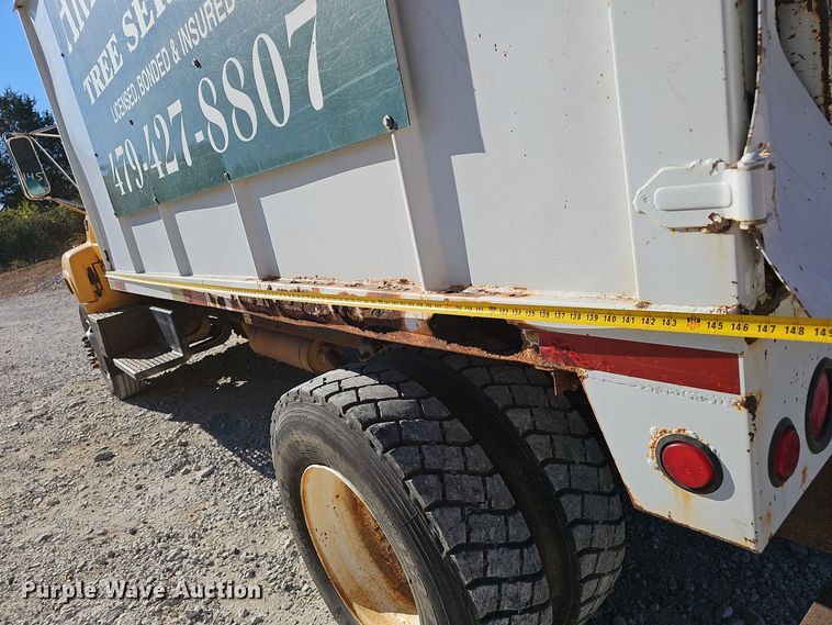 image for item EK0961 1999 GMC 7500 chipper truck