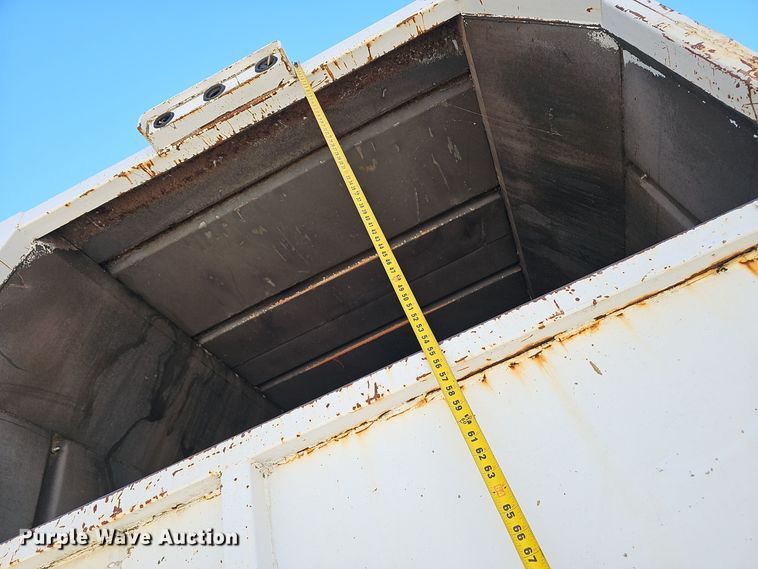 image for item EK0961 1999 GMC 7500 chipper truck