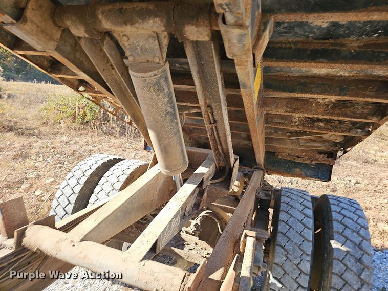 image for item EK0961 1999 GMC 7500 chipper truck