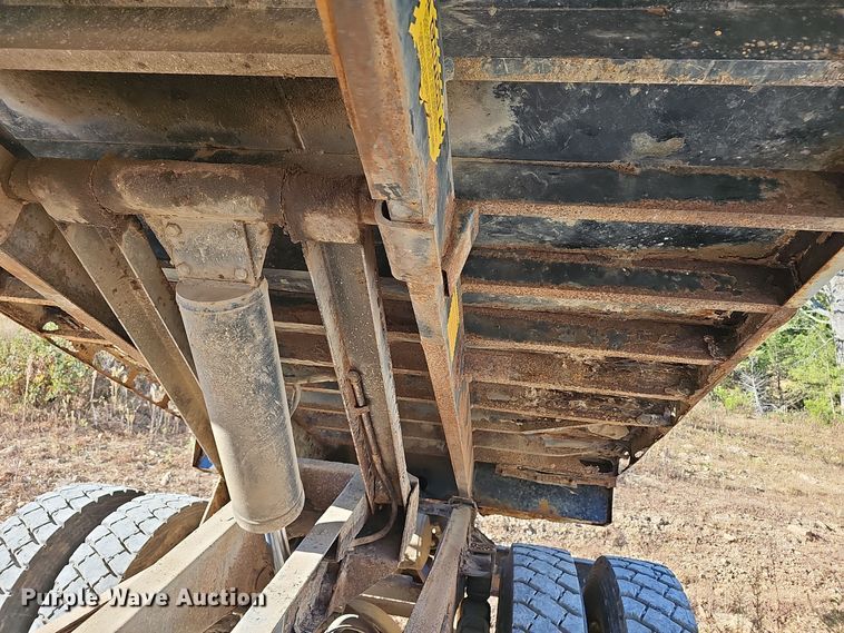 image for item EK0961 1999 GMC 7500 chipper truck