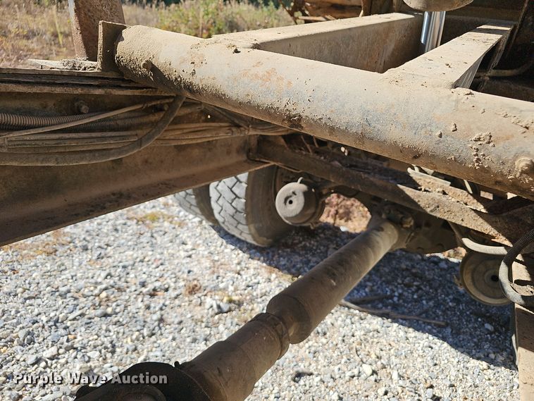 image for item EK0961 1999 GMC 7500 chipper truck