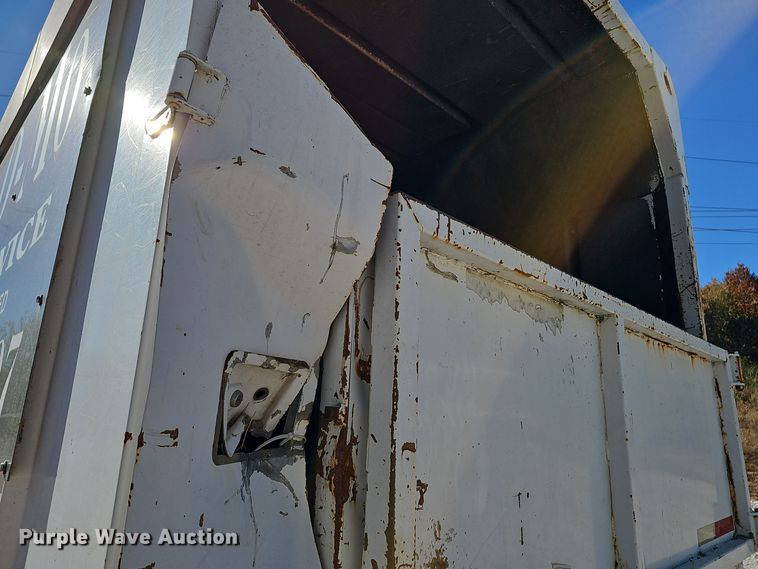 image for item EK0961 1999 GMC 7500 chipper truck