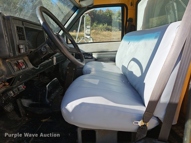image for item EK0961 1999 GMC 7500 chipper truck