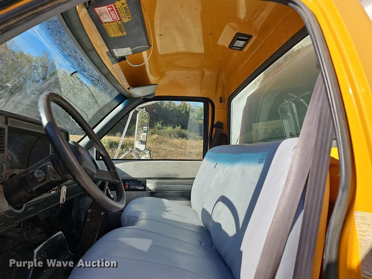 image for item EK0961 1999 GMC 7500 chipper truck