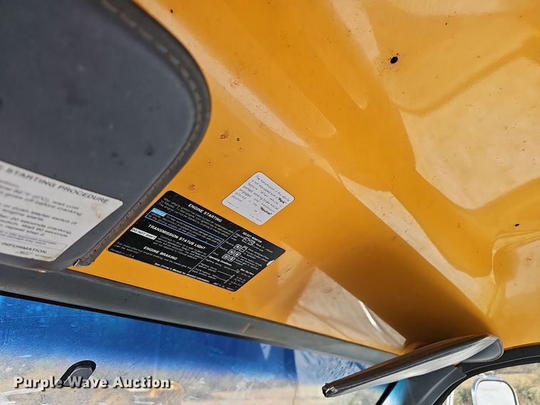 image for item EK0961 1999 GMC 7500 chipper truck