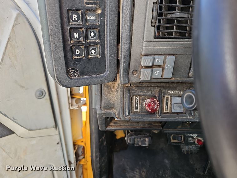 image for item EK0961 1999 GMC 7500 chipper truck