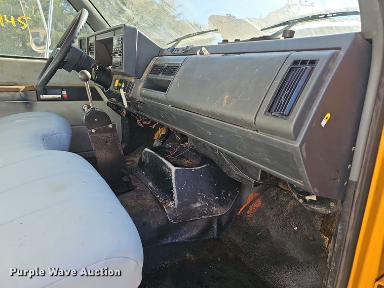 image for item EK0961 1999 GMC 7500 chipper truck