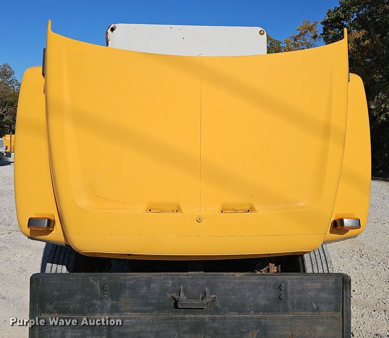 image for item EK0961 1999 GMC 7500 chipper truck