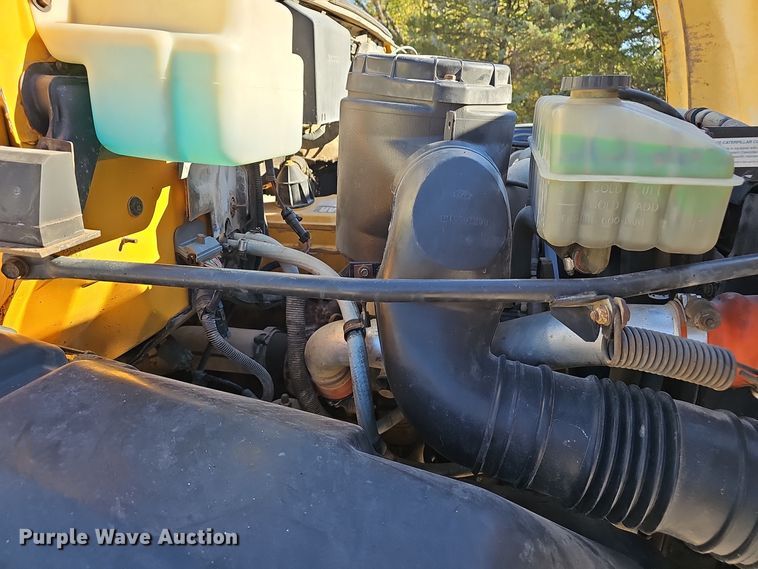 image for item EK0961 1999 GMC 7500 chipper truck