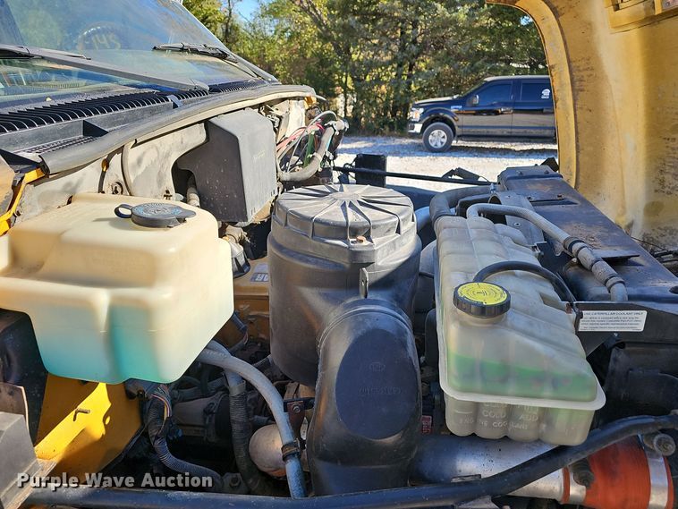 image for item EK0961 1999 GMC 7500 chipper truck