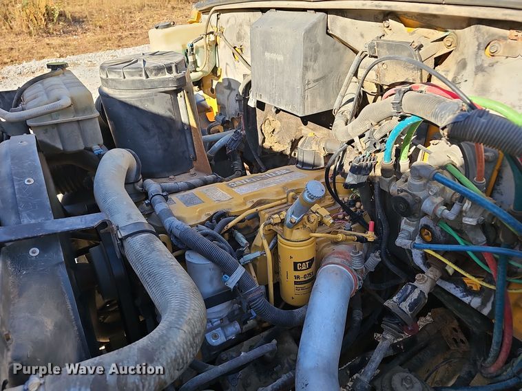 image for item EK0961 1999 GMC 7500 chipper truck