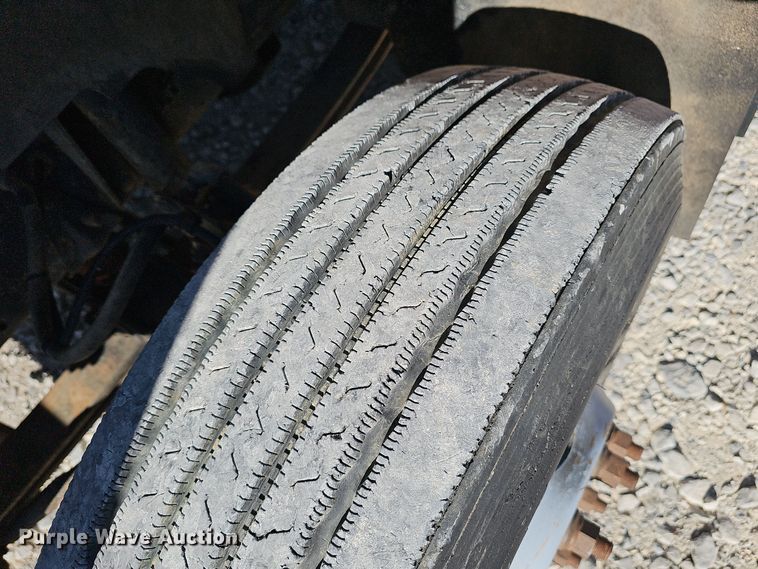 image for item EK0961 1999 GMC 7500 chipper truck