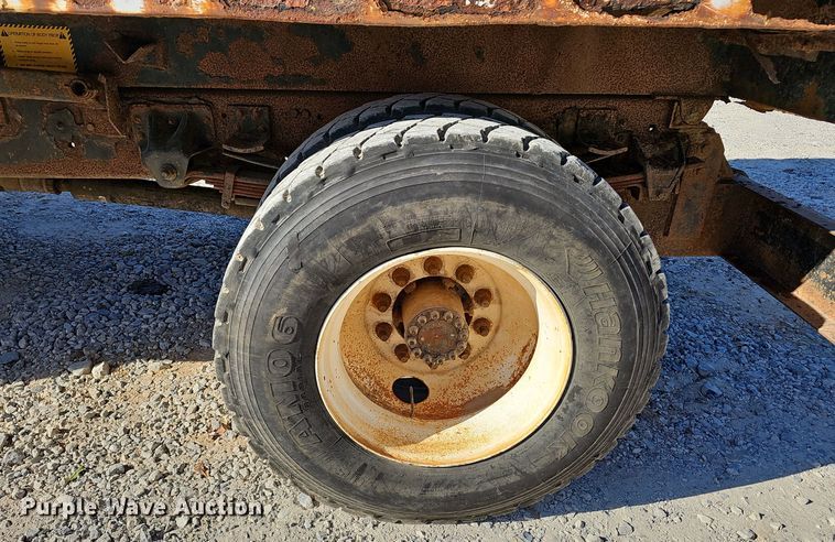 image for item EK0961 1999 GMC 7500 chipper truck