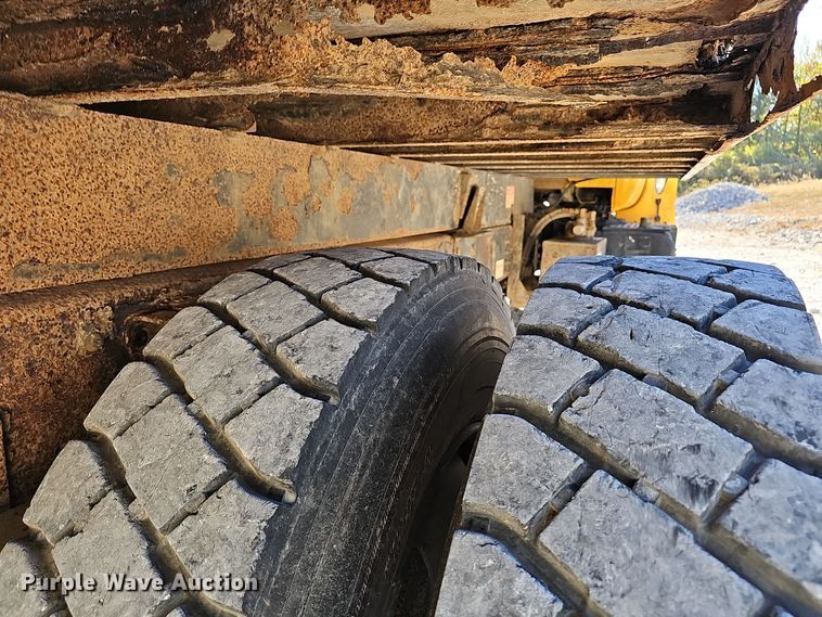 image for item EK0961 1999 GMC 7500 chipper truck