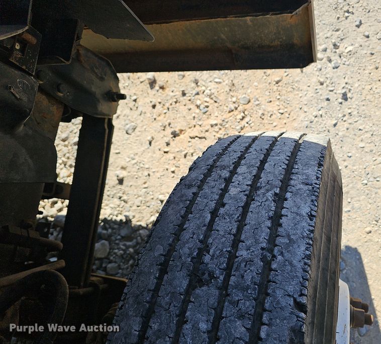 image for item EK0961 1999 GMC 7500 chipper truck