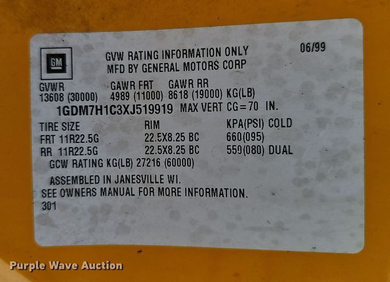 image for item EK0961 1999 GMC 7500 chipper truck