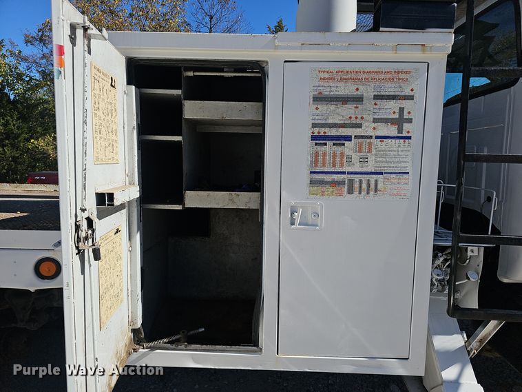 image for item EK0962 2006 Ford  F750 bucket truck