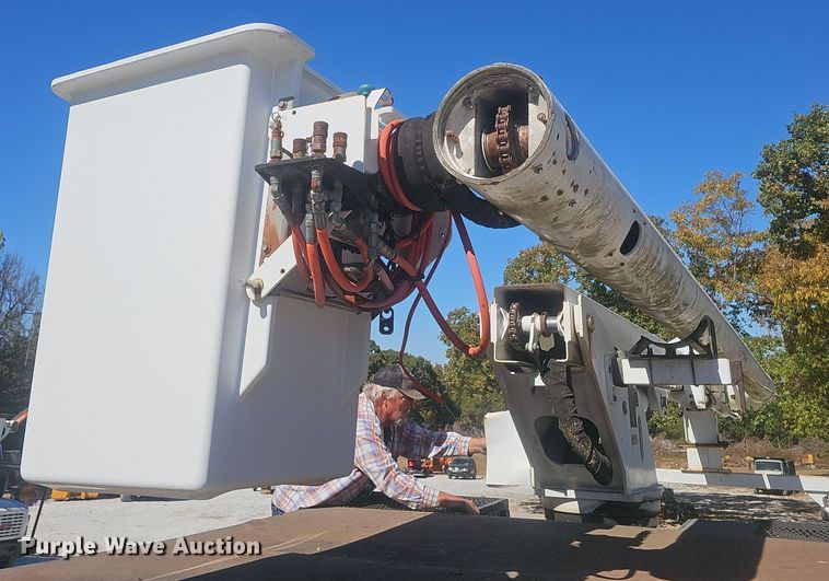 image for item EK0962 2006 Ford  F750 bucket truck