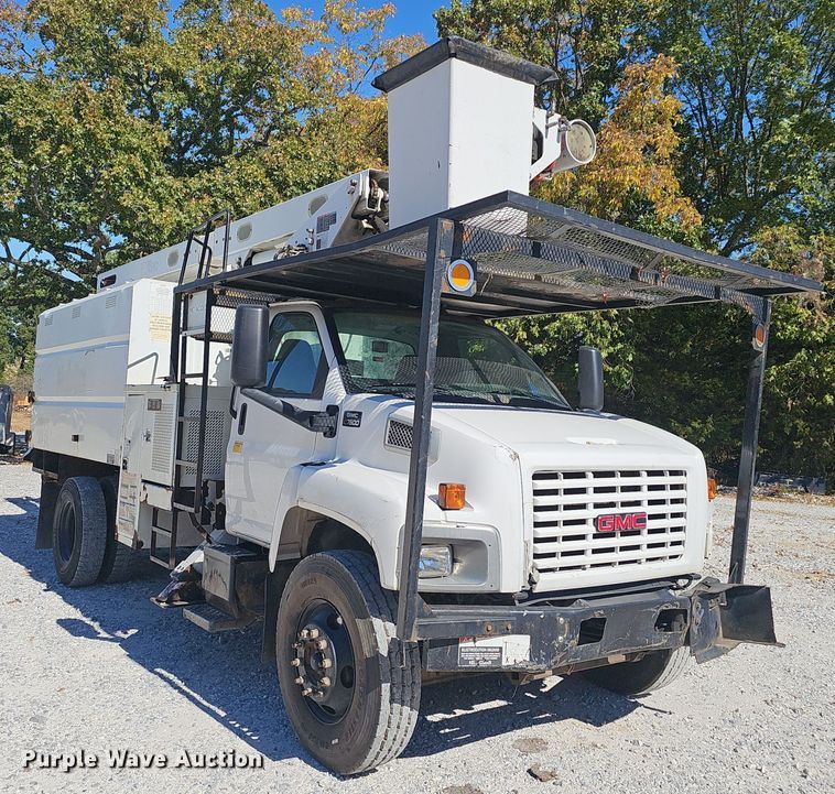 image for item EK0963 2005 GMC C7500 bucket truck