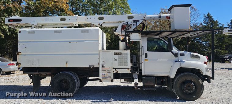 image for item EK0963 2005 GMC C7500 bucket truck