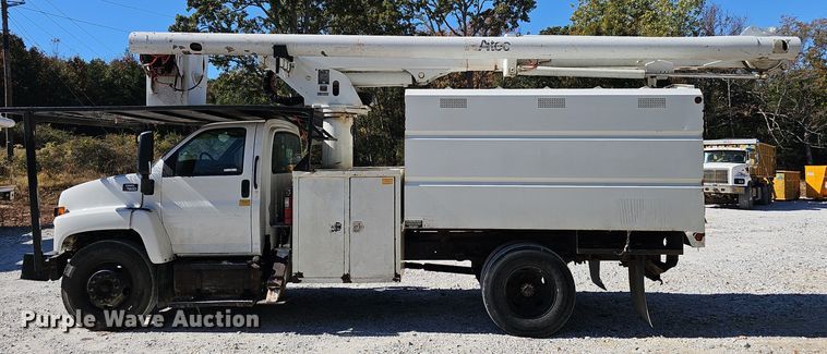 image for item EK0963 2005 GMC C7500 bucket truck