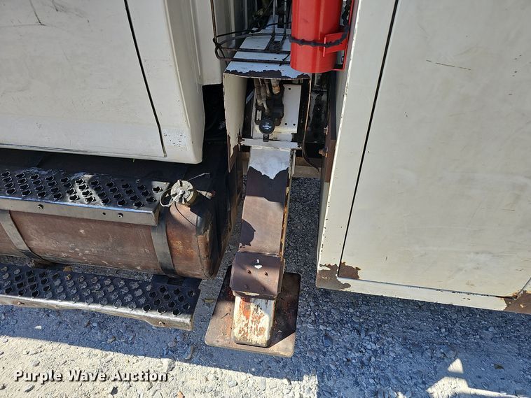 image for item EK0963 2005 GMC C7500 bucket truck