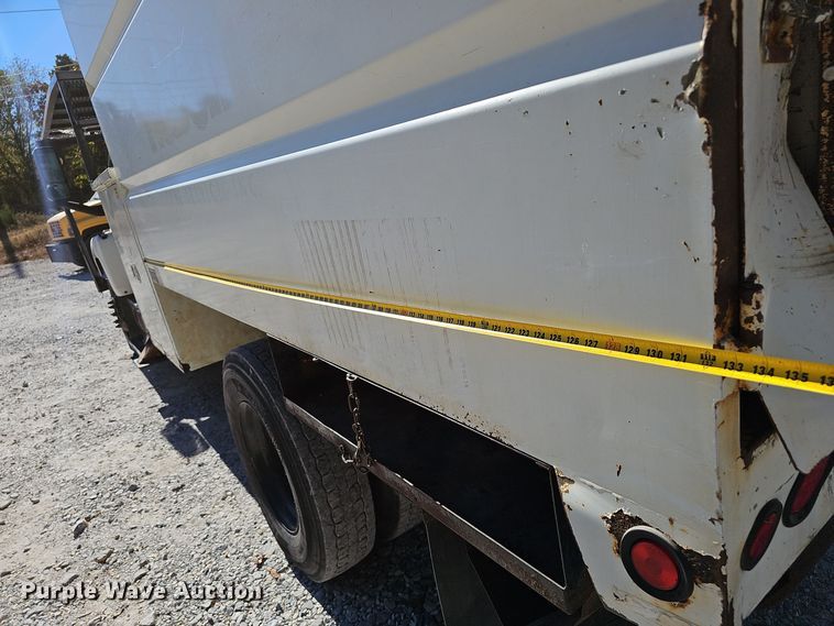 image for item EK0963 2005 GMC C7500 bucket truck