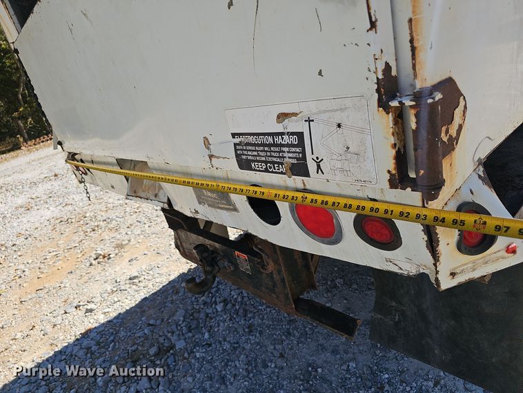 image for item EK0963 2005 GMC C7500 bucket truck