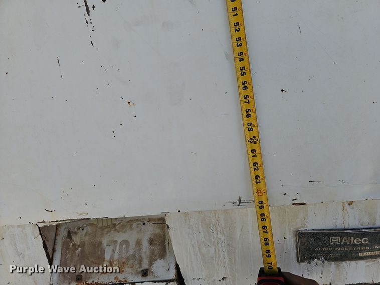 image for item EK0963 2005 GMC C7500 bucket truck