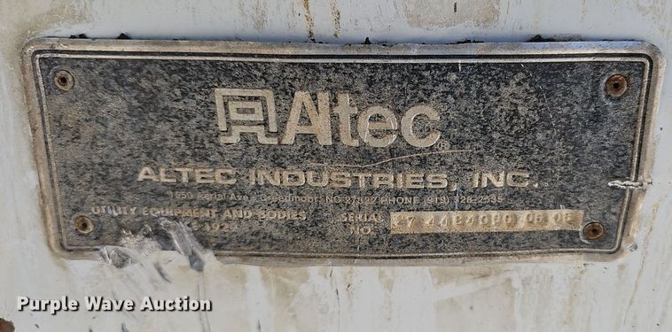 image for item EK0963 2005 GMC C7500 bucket truck