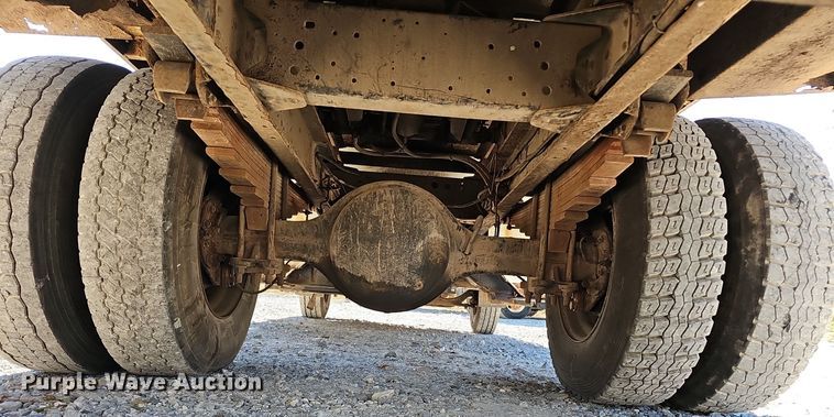 image for item EK0963 2005 GMC C7500 bucket truck