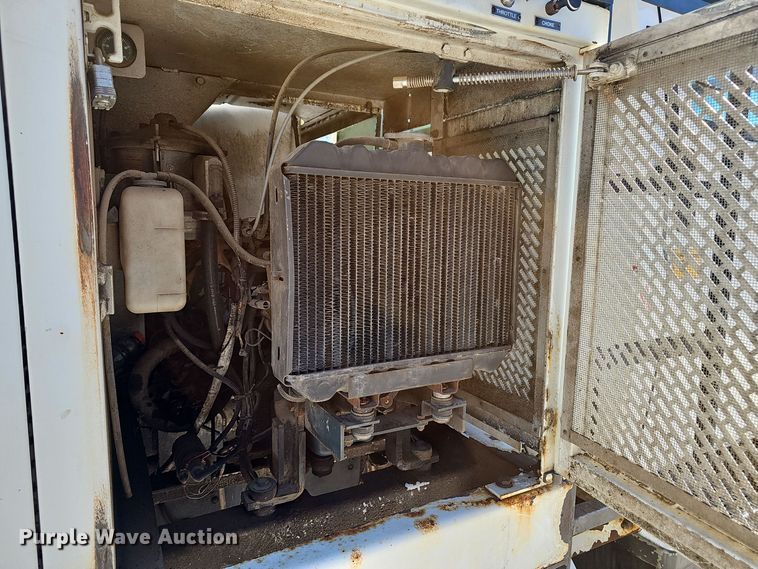 image for item EK0963 2005 GMC C7500 bucket truck