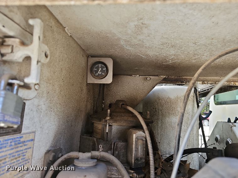 image for item EK0963 2005 GMC C7500 bucket truck