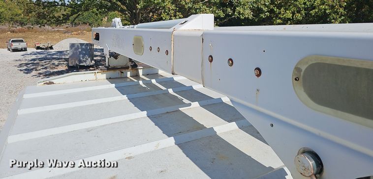 image for item EK0963 2005 GMC C7500 bucket truck