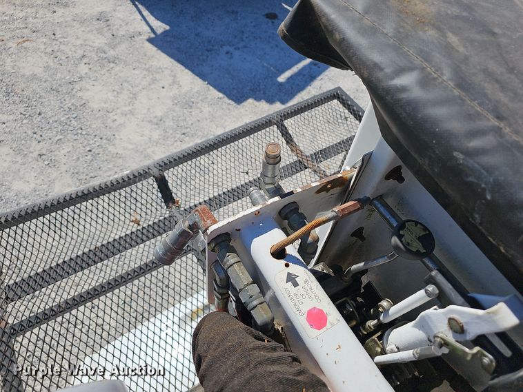 image for item EK0963 2005 GMC C7500 bucket truck