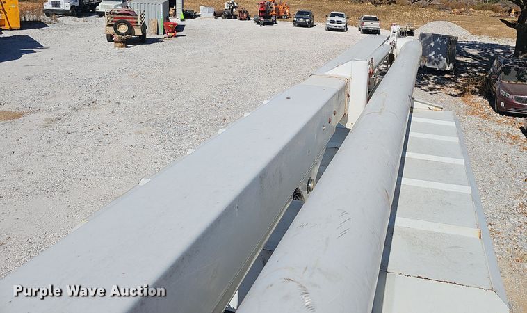 image for item EK0963 2005 GMC C7500 bucket truck