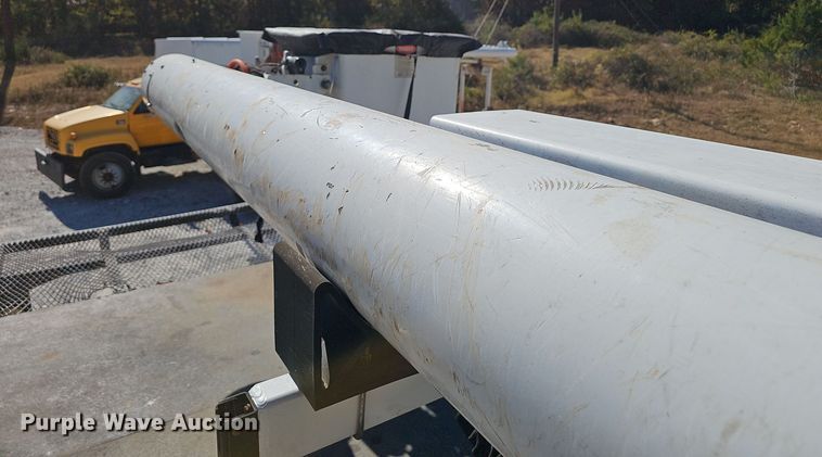 image for item EK0963 2005 GMC C7500 bucket truck