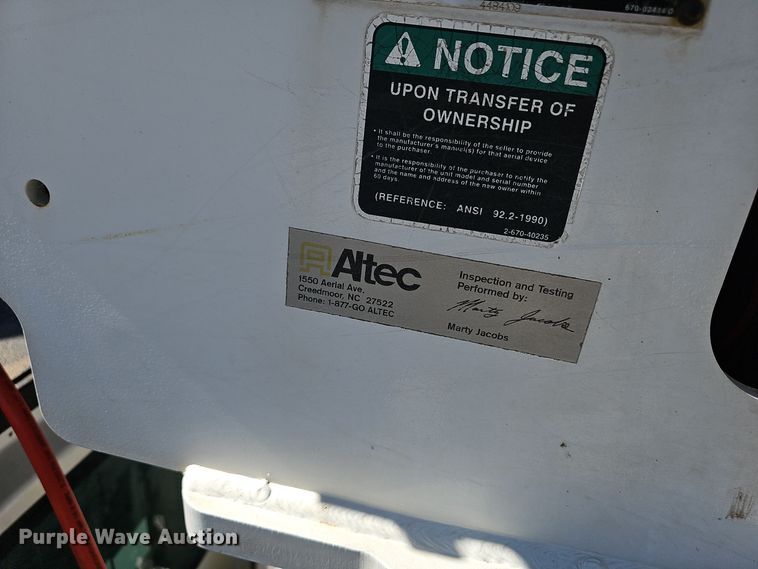 image for item EK0963 2005 GMC C7500 bucket truck