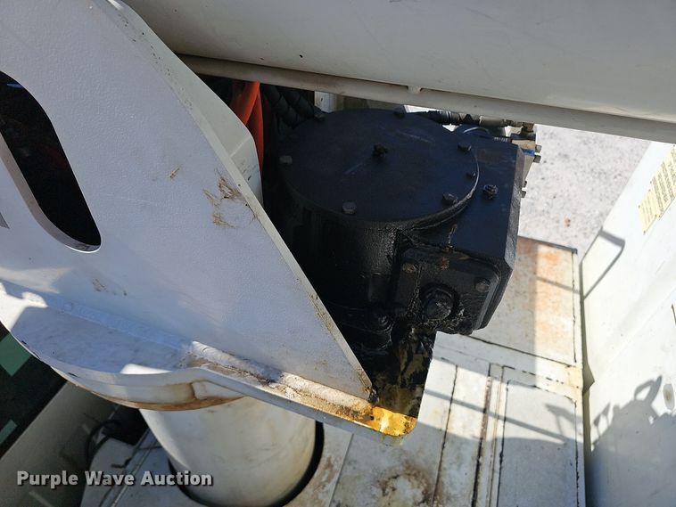 image for item EK0963 2005 GMC C7500 bucket truck