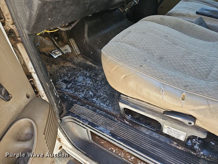 image for item EK0963 2005 GMC C7500 bucket truck