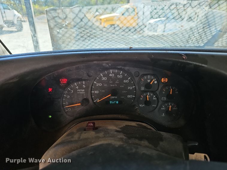 image for item EK0963 2005 GMC C7500 bucket truck