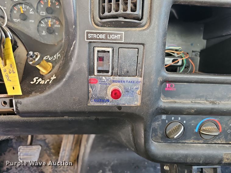 image for item EK0963 2005 GMC C7500 bucket truck