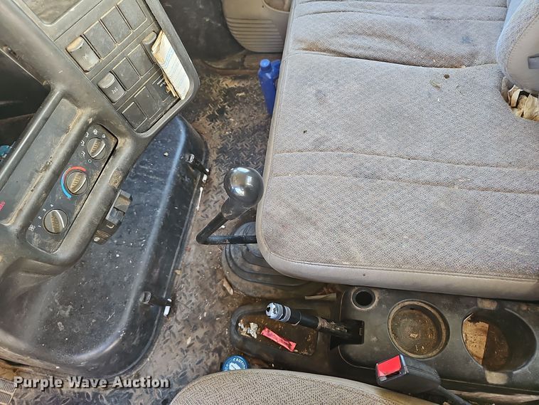 image for item EK0963 2005 GMC C7500 bucket truck